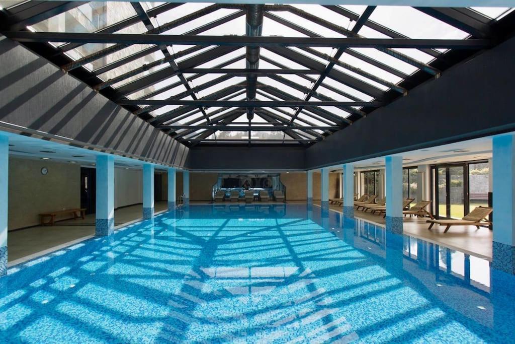 Luxury Penthouse With A Lavish Spa And 2 En-Suite Bedrooms Бансько Екстер'єр фото